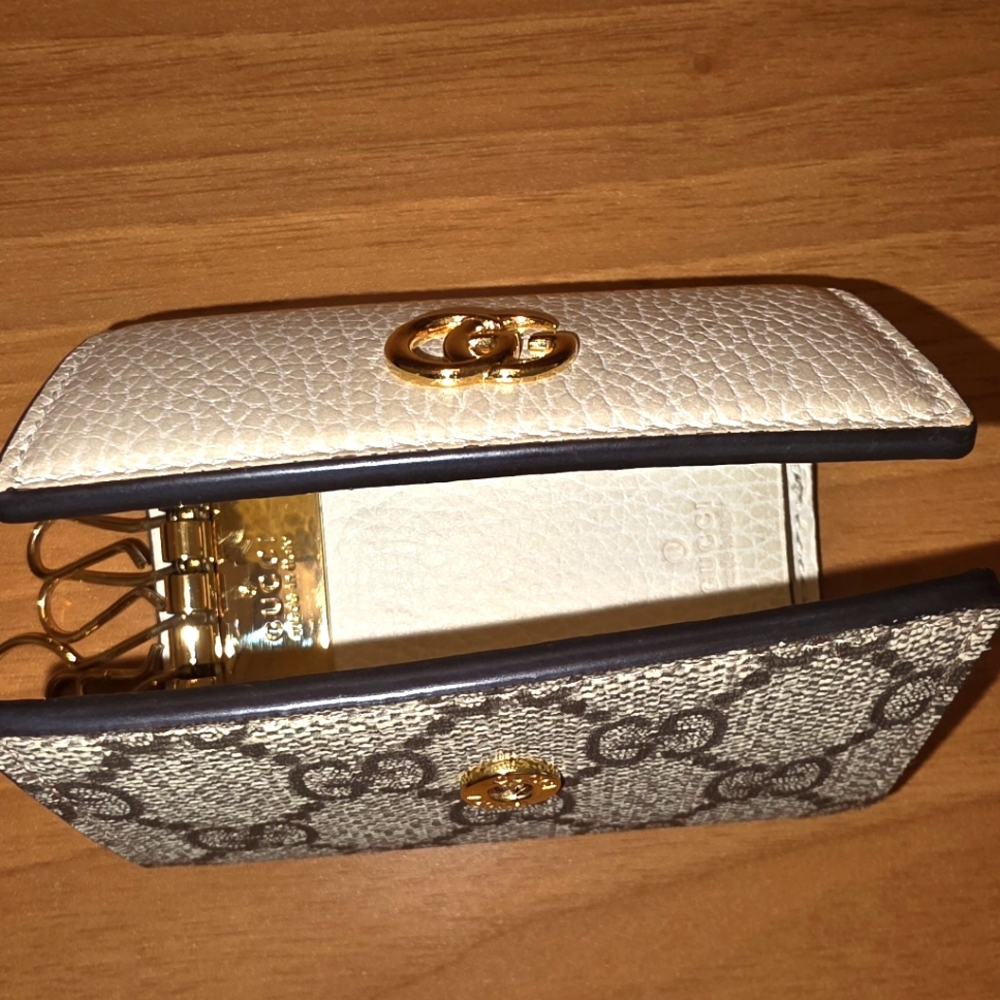 Gucci Key Holder - Picture 6 of 8